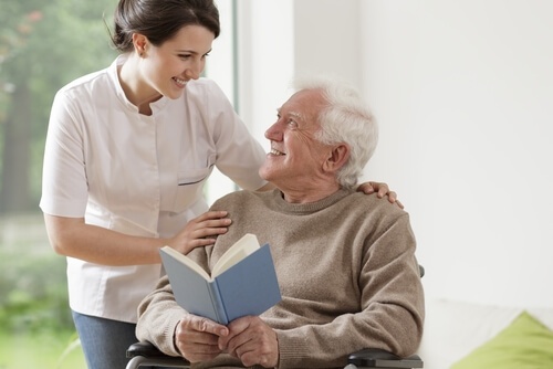 What Social Workers Need to Know About the Advantages of Home Care